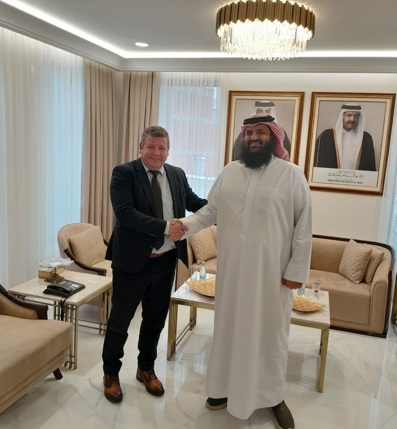 2_Održan_sastanak_direktora_Arhiva_Federacije_i_ambasadora_Države_Katar_u_BiH.jpg